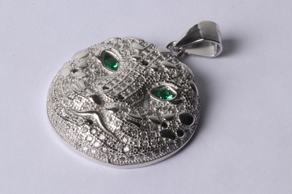 Lot 1014 - SILVER PENDANT