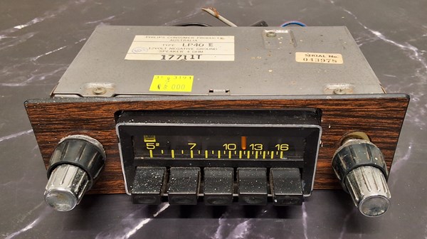 Lot 1289 - VINTAGE CAR RADIO