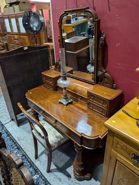 Lot 51 - DRESSING TABLE