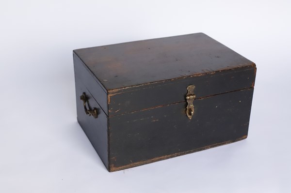 Lot 1231 - JEWELLERY BOX