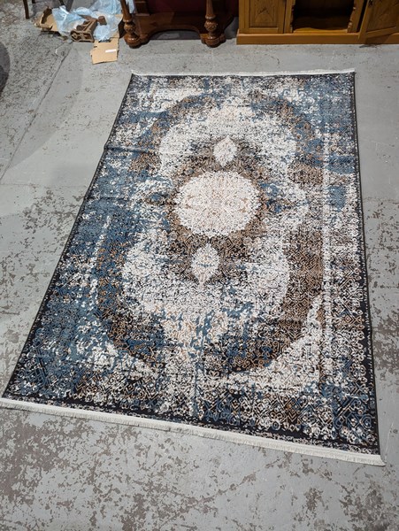 Lot 54 - FLOOR RUG