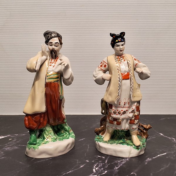 Lot 1384 - FOLK FIGURINES