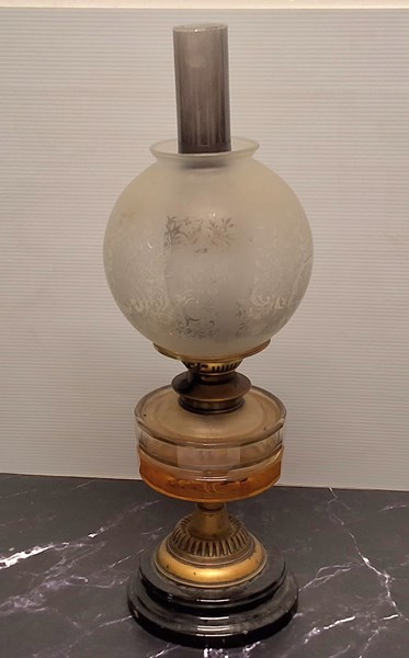 Lot 1330 - KEROSENE LAMP