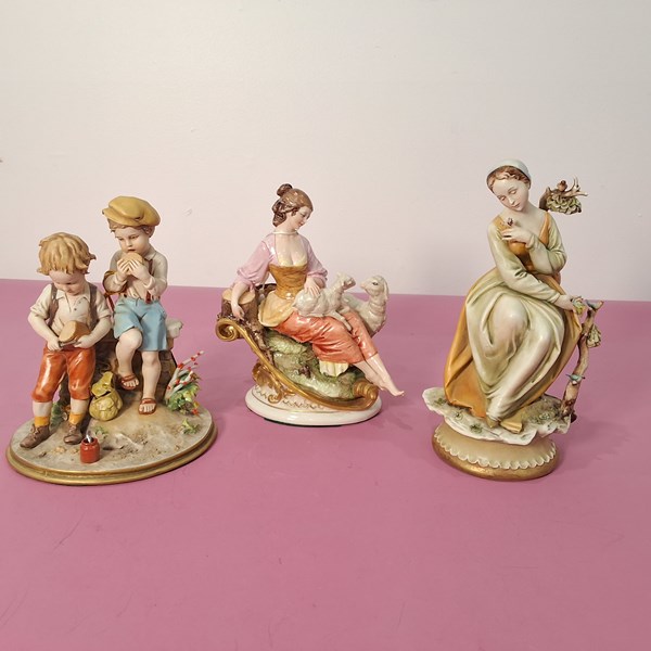 Lot 1228 - FIGURES (3)