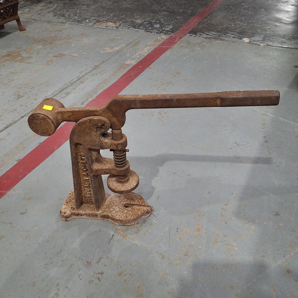 Lot 213 - HAND PRESS