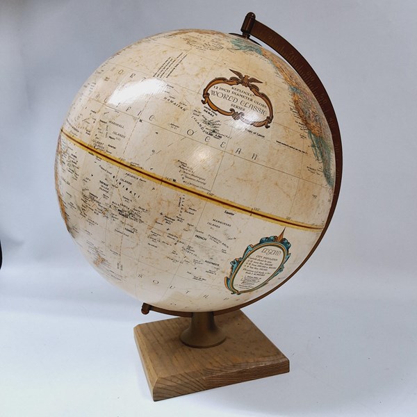 Lot 1172 - WORLD GLOBE