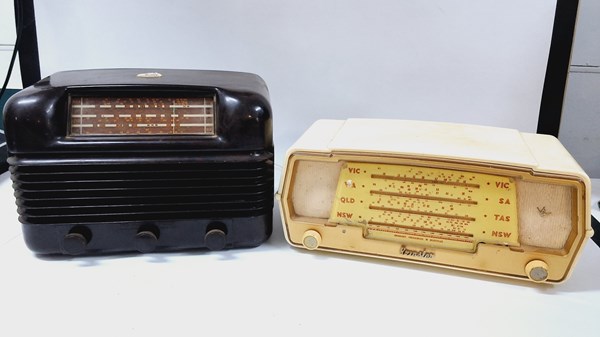 Lot 1256 - RADIOS