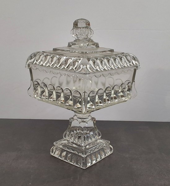 Lot 1332 - GLASS COMPORT