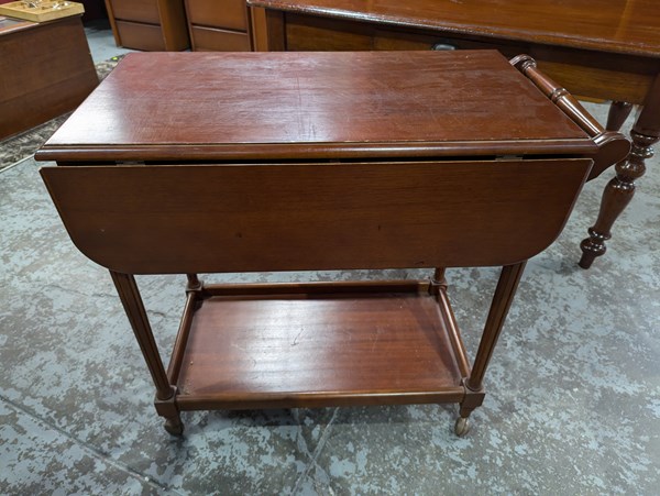 Lot 138 - TRAY MOBILE