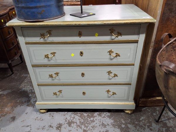 Lot 85 - CHEST OF DRAWERS