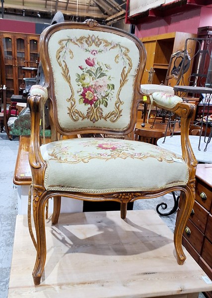 Lot 128 - ARMCHAIR