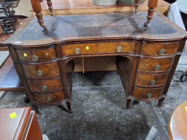 Lot 92 - DESK