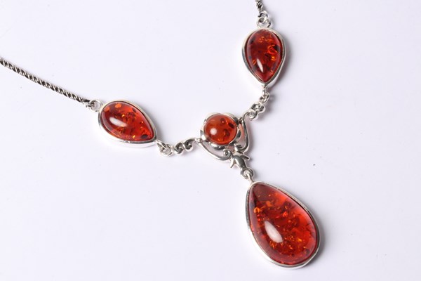 Lot 1033 - NECKLACE