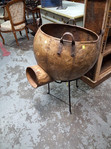 Lot 86 - PLANT POT