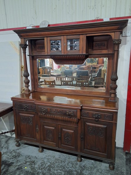 Lot 173 - SIDEBOARD