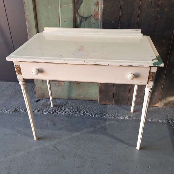 Lot 413 - CONSOLE TABLE