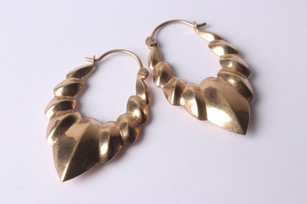 Lot 1006 - GOLD EARRINGS