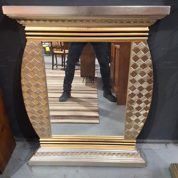 Lot 40 - WALL MIRROR