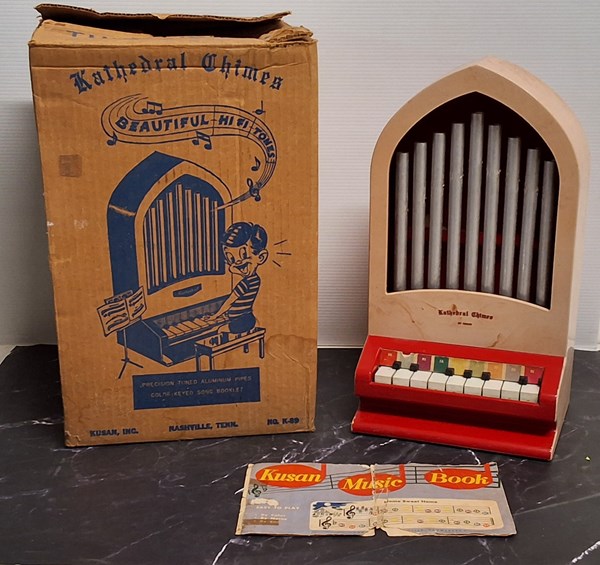 Lot 1428 - TOY ORGAN