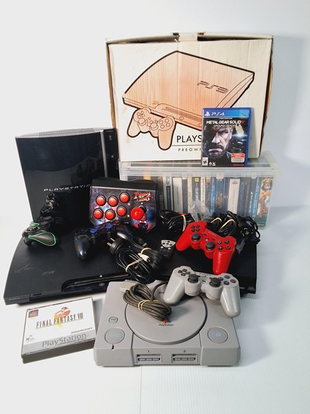 Lot 1350 - GAME CONSOLES