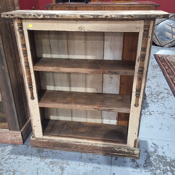 Lot 81 - BOOKSHELF