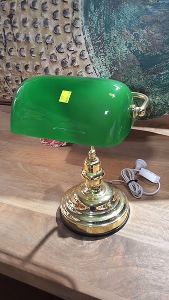 Lot 153 - BANKERS LAMP