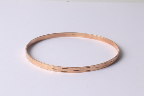 Lot 1036 - GOLD BANGLE