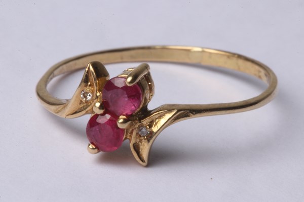 Lot 1001 - GOLD RING