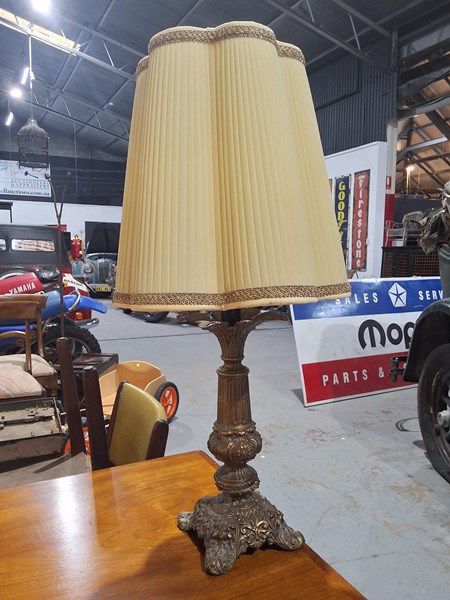 Lot 168 - TABLE LAMP