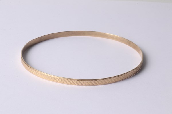 Lot 1044 - GOLD BANGLE