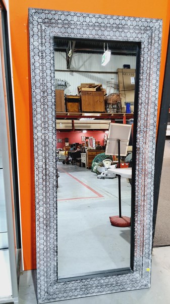 Lot 279 - CONTEMPORARY MIRROR