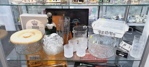 Lot 1362 - GLASSWARE