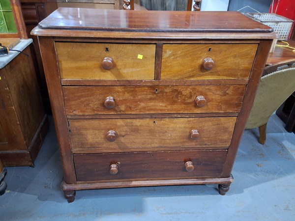 Lot 275 - CHEST OF DRAWERS