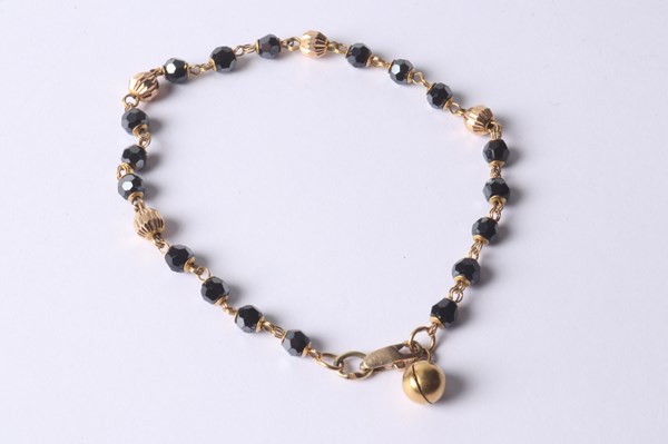 Lot 1037 - GOLD BRACELET