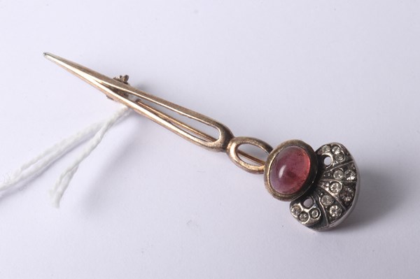 Lot 1024 - SILVER BROOCH