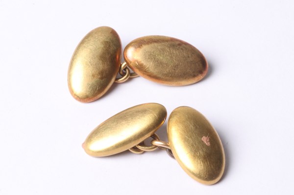 Lot 1028 - GOLD CUFFLINKS