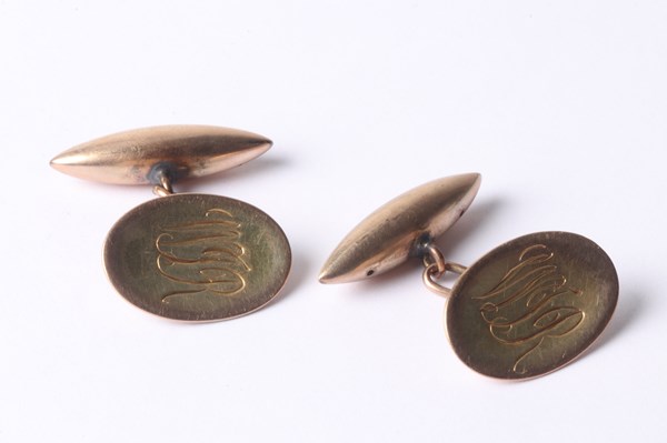 Lot 1011 - GOLD CUFFLINKS