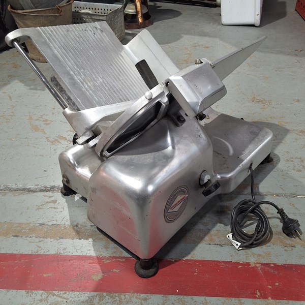 Lot 400 - MEAT SLICER