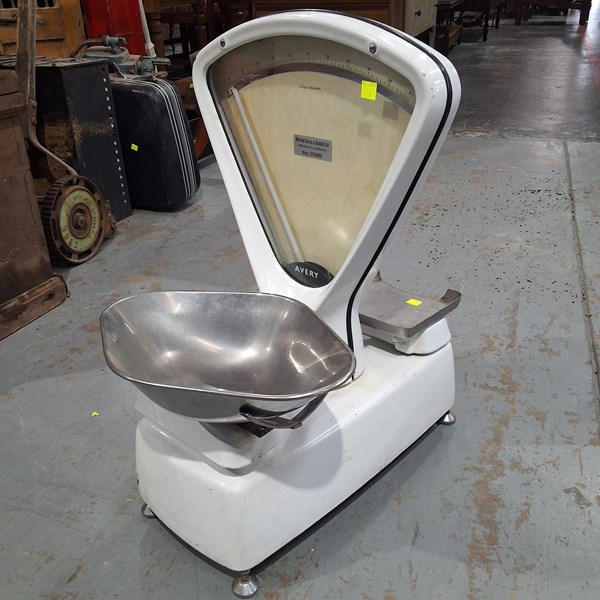 Lot 207 - GROCERS SCALES