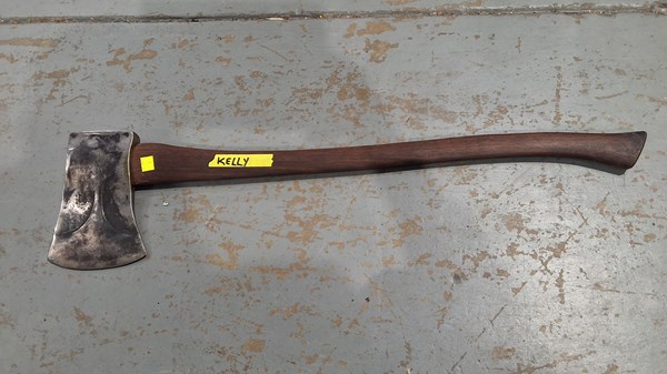 Lot 226 - KELLY AXE