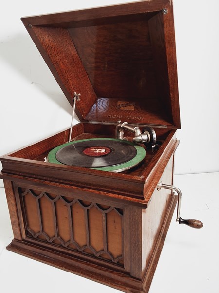 Lot 1301 - GRAMOPHONE