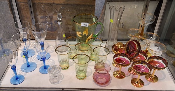 Lot 1192 - GLASSWARE