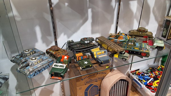 Lot 1427 - TINPLATE MILITARY VEHICLES