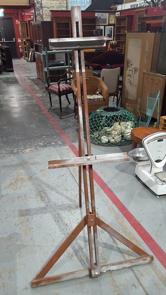 Lot 242 - ARTISTS EASEL