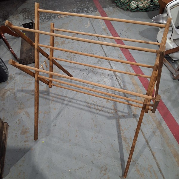 Lot 245 - CLOTHES AIRER