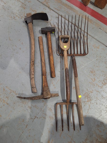 Lot 228 - TOOLS