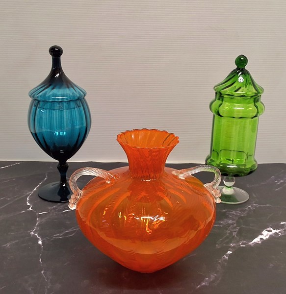 Lot 1303 - COLOURED GLASSWARE