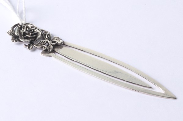 Lot 1059 - SILVER BOOKMARK