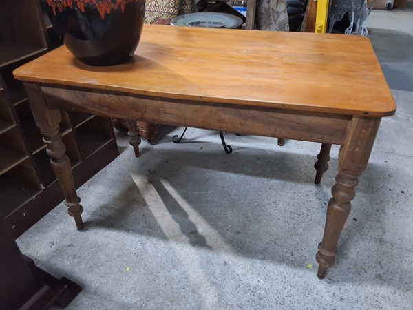 Lot 310 - KITCHEN TABLE