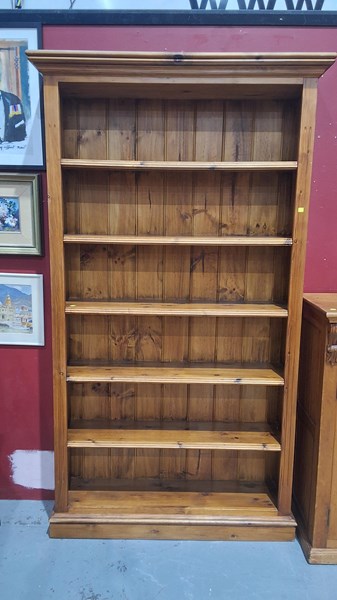 Lot 42 - BOOKSHELF